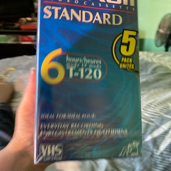 Maxwell Standard VHS T-120 5 Pack Video Cassettes - Picture 2 of 5
